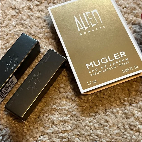 Assorted Beauty and Fragrance Set - Picture 6 of 7